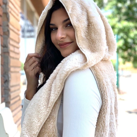 Cream Tone Faux Fur Vest - Picture 4 of 4